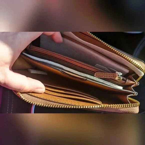 NWT Michael Kors Jet Set Pale Peanut Multi Wallet - Picture 10 of 11